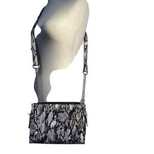 Steve Madden wallet on‎ a string , crossbody bag.